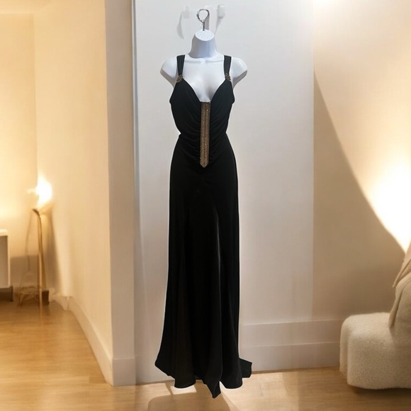 Absolutely Gorgeous! Black Satin gown! - Picture 3 of 11